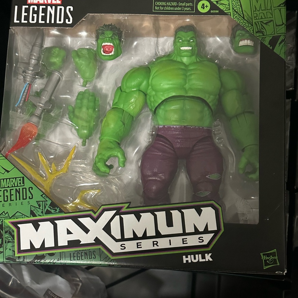 Marvel Legends Maximum Series Hulk Figure - Green and Purple